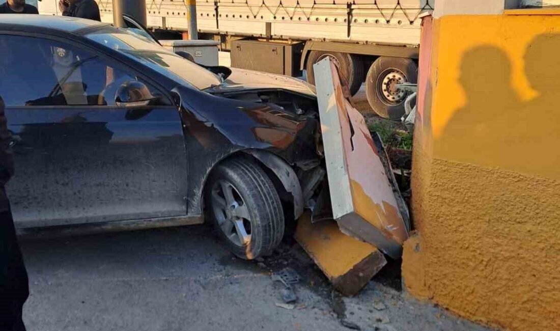 Mersin’in Tarsus ilçesinde kırmızı ışıkta duramayınca yola çıkan tıra çarpmamak