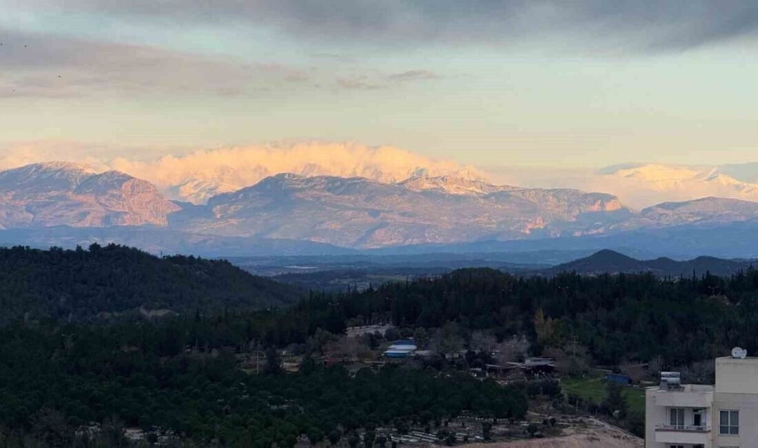 Toros Dağları’nın zirvesine kar yağdı. Adana’da havanın güneşli ve bulutsuz
