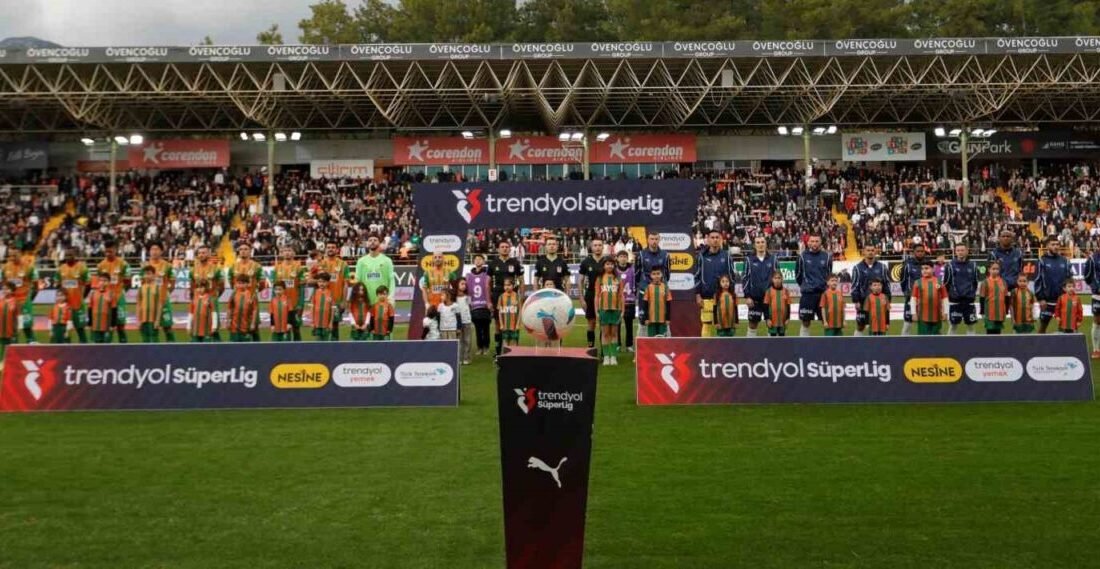 Trendyol Süper Lig’in 23. haftasında Fenerbahçe, deplasmanda Corendon Alanyaspor ile