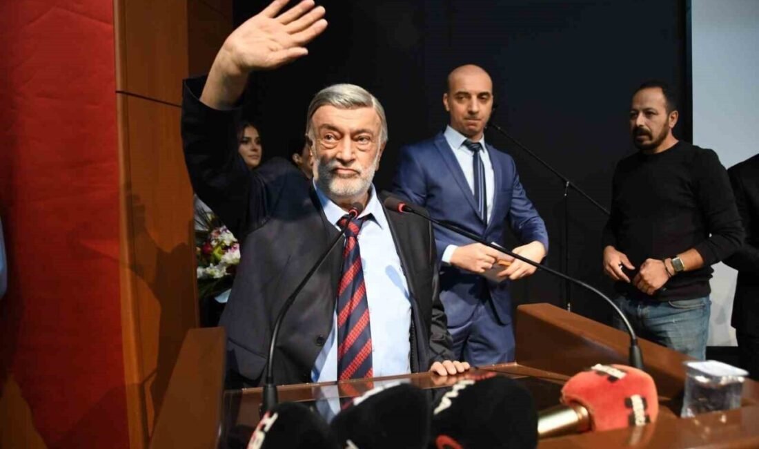 Türk halk müziğinin sevilen isimlerinden ‘Kahtalı Mıçe’ olarak bilinen Mustafa