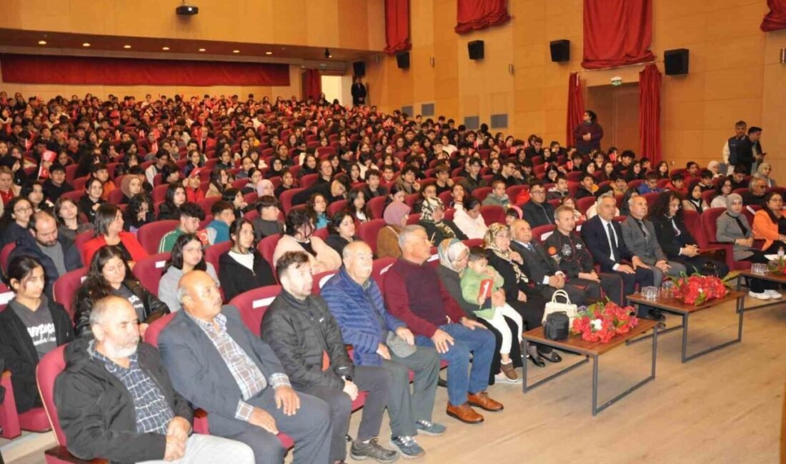 Türkiye’nin ilk astronotu Alper Gezeravcı, memleketi Mersin’in Silifke ilçesinde öğrencilerle