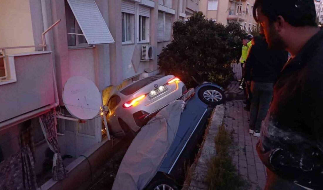 Antalya’nın Manavgat ilçesinde araç içerisinde sızan, trafik ve sağlık ekipleri