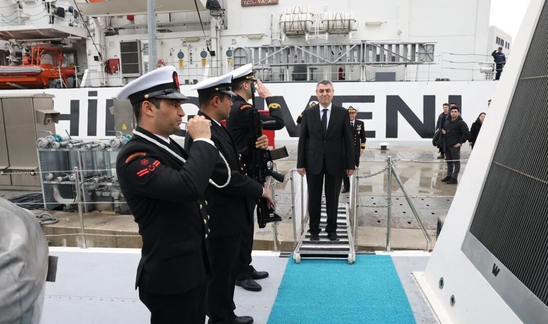 Mersin Valisi Atilla Toros, güvenlik birimleriyle güvenlik ve asayiş değerlendirme