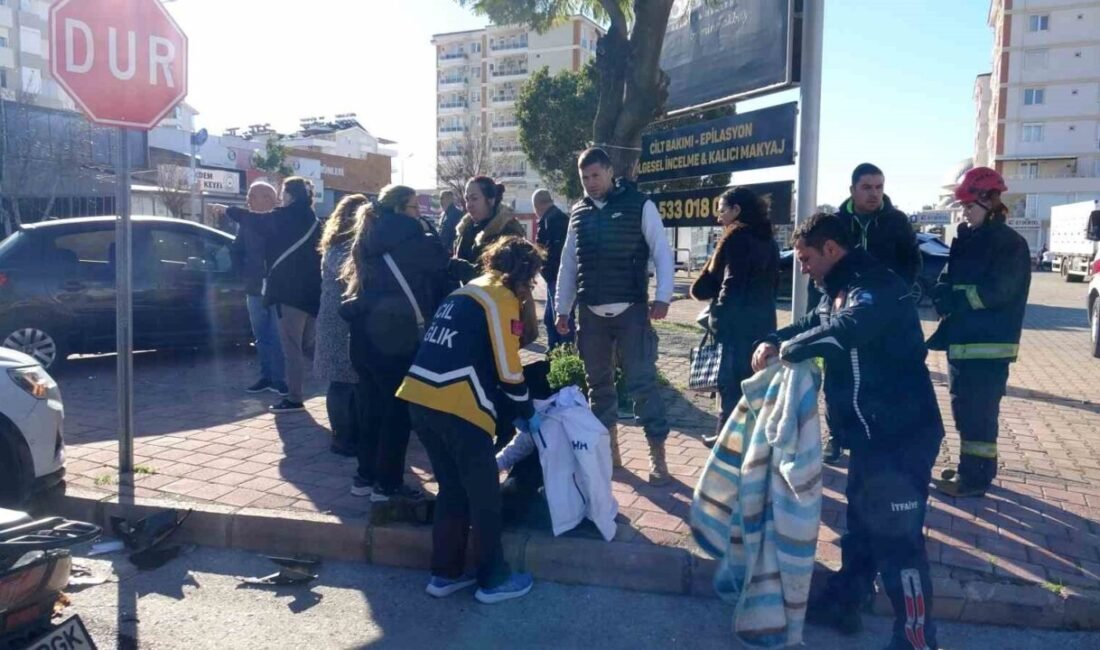 Antalya’da meydana gelen trafik kazasında 3 kişi yaralanırken, itfaiye ekipleri