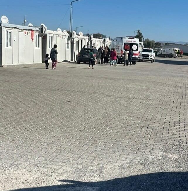 Hatay’ın Kırıkhan ilçesinde kendisinden haber alınamayan yaşlı kadın, yaşadığı konteynerde