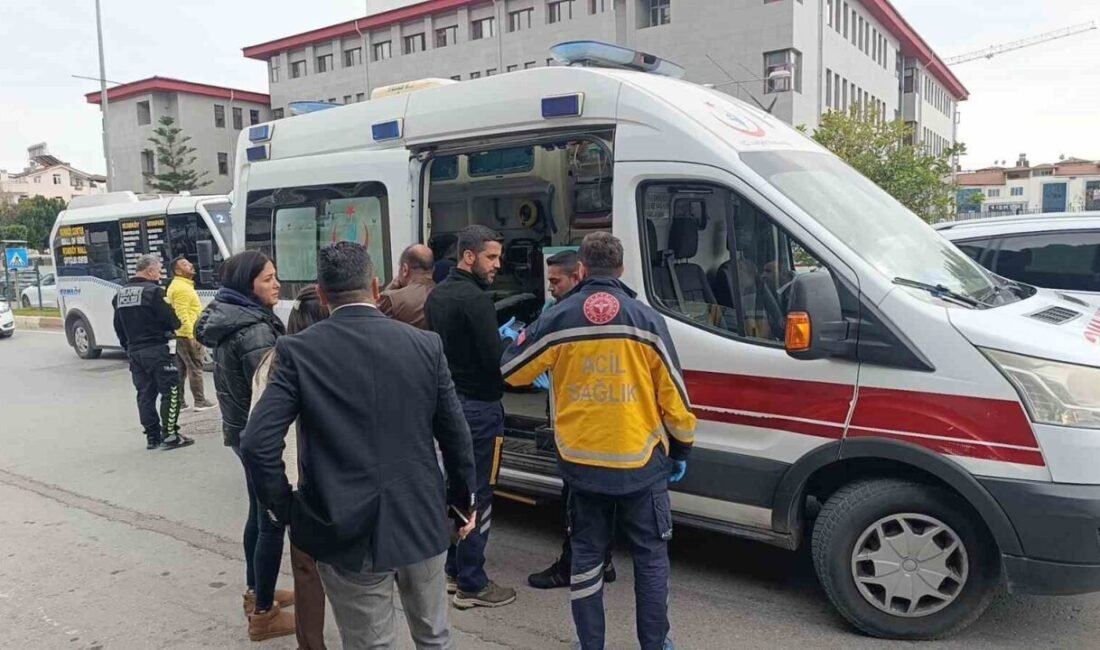 Antalya’nın Manavgat ilçesinde motosikletin yaya geçidinden geçmekte olan kadına çarpması