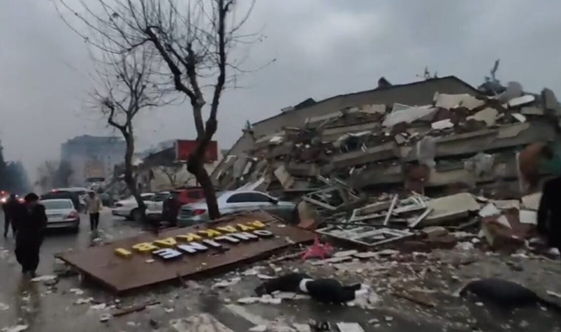 Kahramanmaraş merkezli meydana gelen 6 Şubat depremlerinin ardından yıkılan binaları