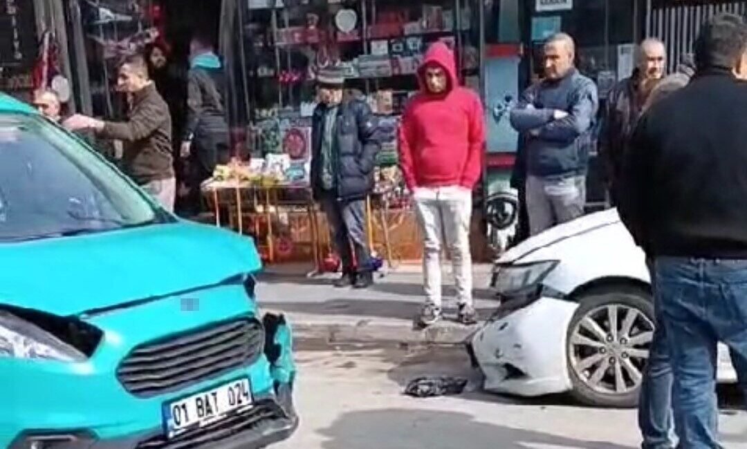 Adana’da yola fırlayan çocuğa hafif ticari aracın çarpma anı saniye