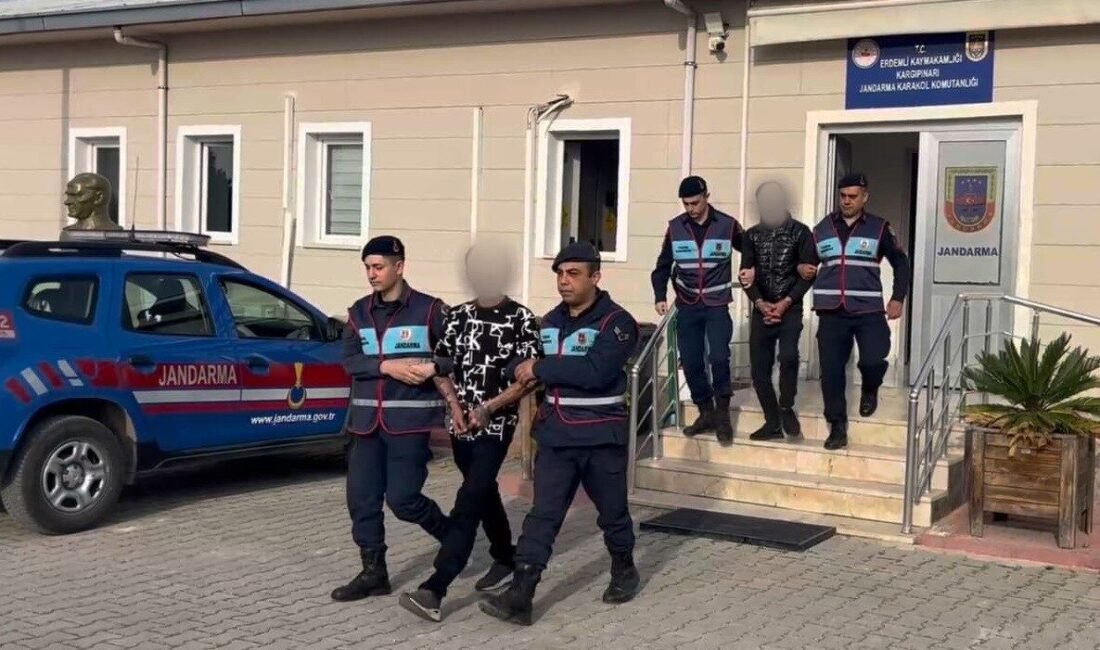 Mersin’de jandarma ekiplerinin düzenlediği operasyonda tehdit ve cezaevinden firar suçlarından
