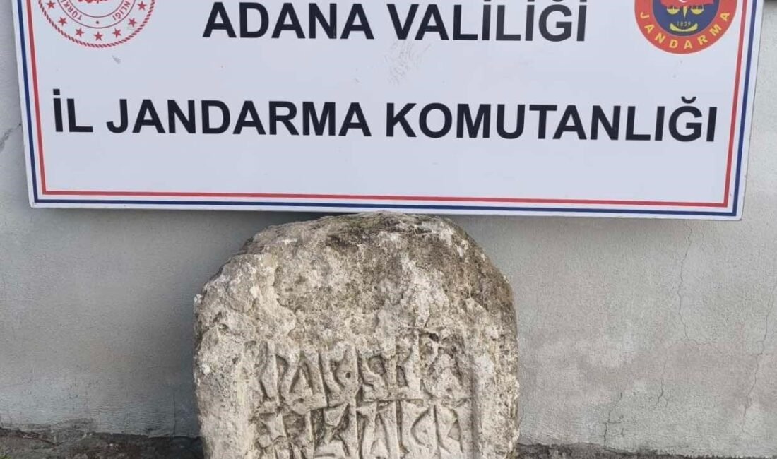 Adana’da jandarma ekiplerinin bir eve düzenledikleri operasyonda 3 ruhsatsız tabanca,