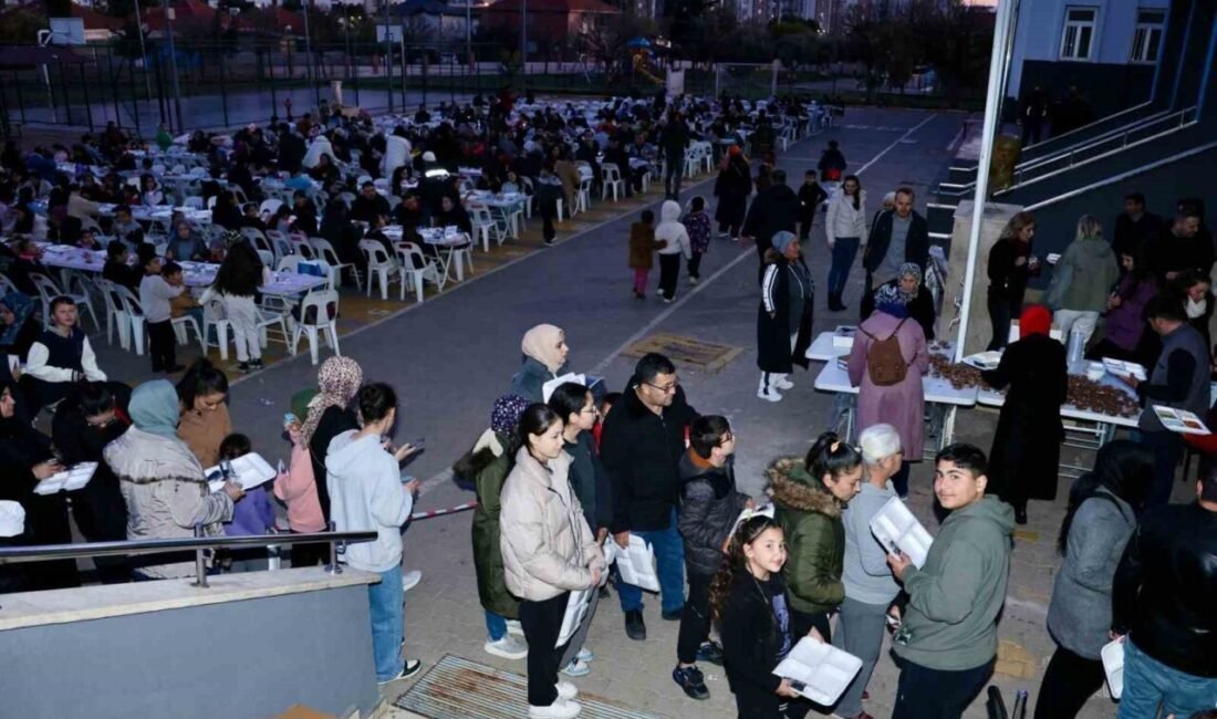 Antalya’da aynı kampüs içinde eğitim veren Kepez İlkokulu, Kepez Ortaokulu