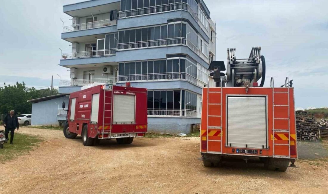 Antalya’nın Serik ilçesinde bir apartmanın 3. katındaki dairede çıkan yangın