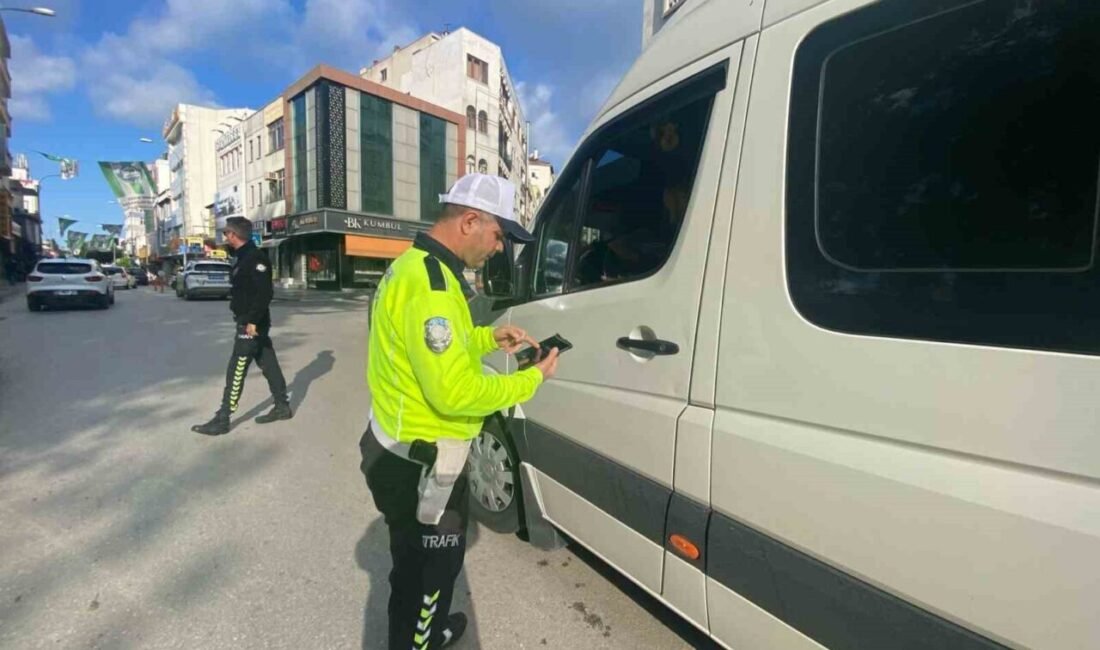 Antalya’nın Serik ilçesinde trafik ekipleri öğrenci okul servislerini denetledi. Bayram