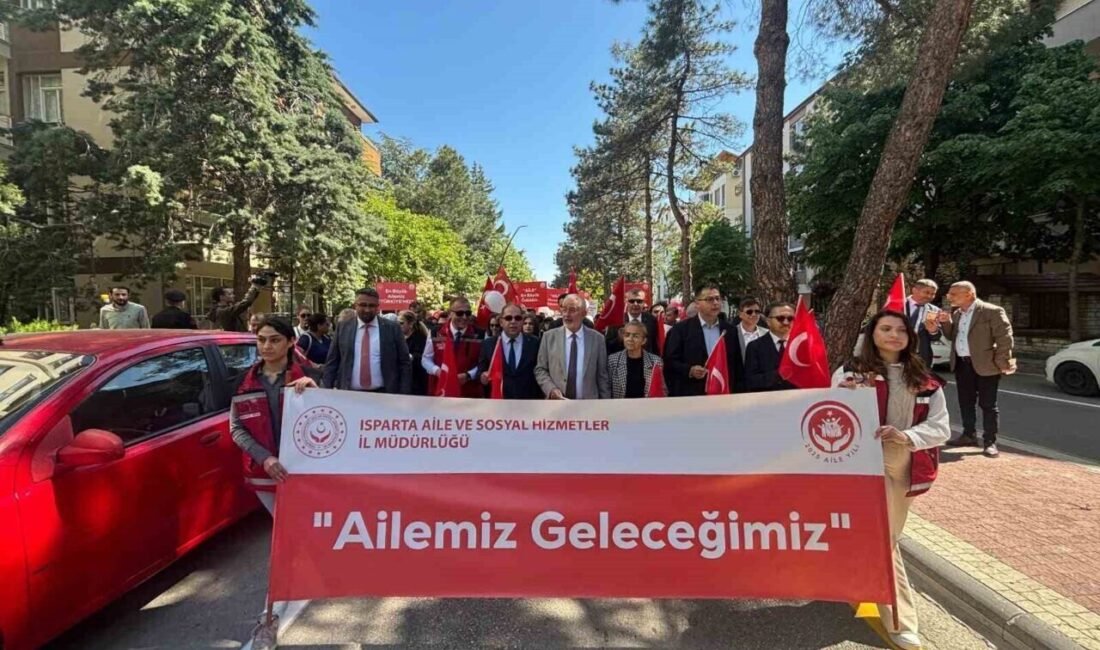 Isparta’da Aile ve Sosyal Hizmetler İl Müdürlüğü öncülüğünde düzenlenen yürüyüşte,