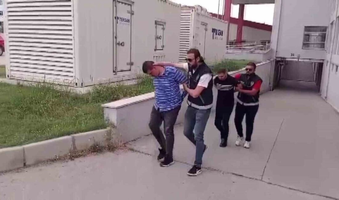 Adana’da tefecilik ve silah ticaretine yönelik düzenlenen operasyonda yakalanan 3