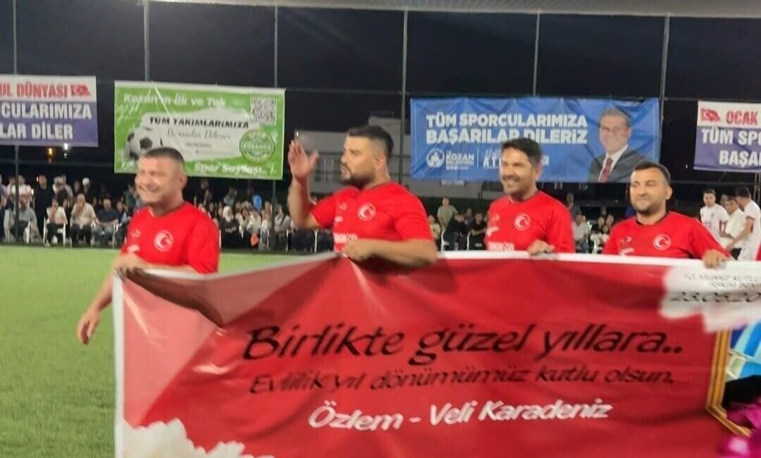 Adana’da Süper Lig heyecanını aratmayan mahalleler arası Kurtuluş Futbol Turnuvası’na
