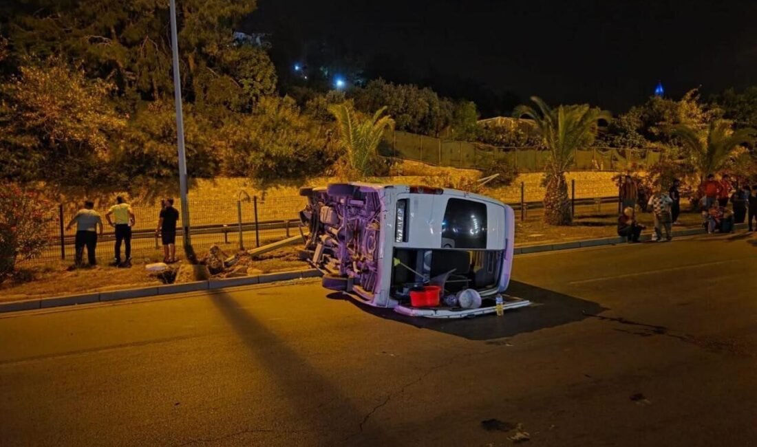 Antalya’nın Alanya ilçesinde meydana gelen trafik kazasında bir minibüs yol