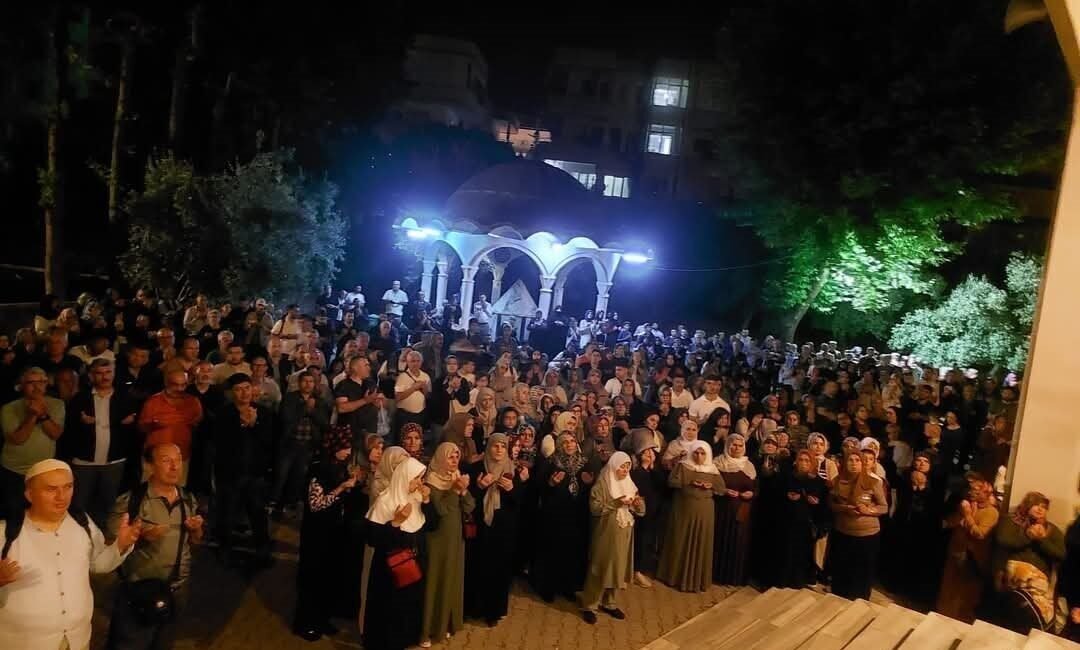 Alanya’dan kutsal topraklara gidecek hacı adayları dualarla uğurlandı. Diyanet İşleri