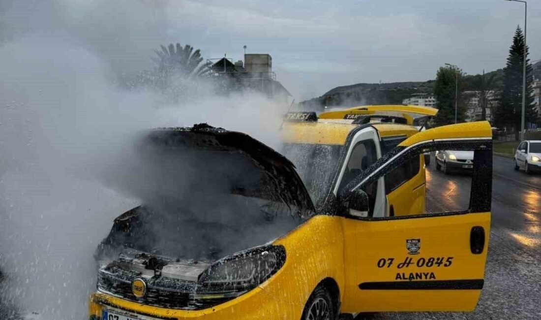 Antalya’nın Alanya ilçesinde seyir halinde bulunan ticari taksi henüz belirlenemeyen
