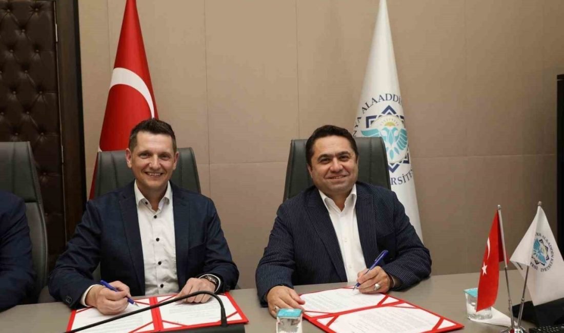 Alanya Alaaddin Keykubat Üniversitesi (ALKÜ) Rektörü Prof. Dr. Kenan Ahmet