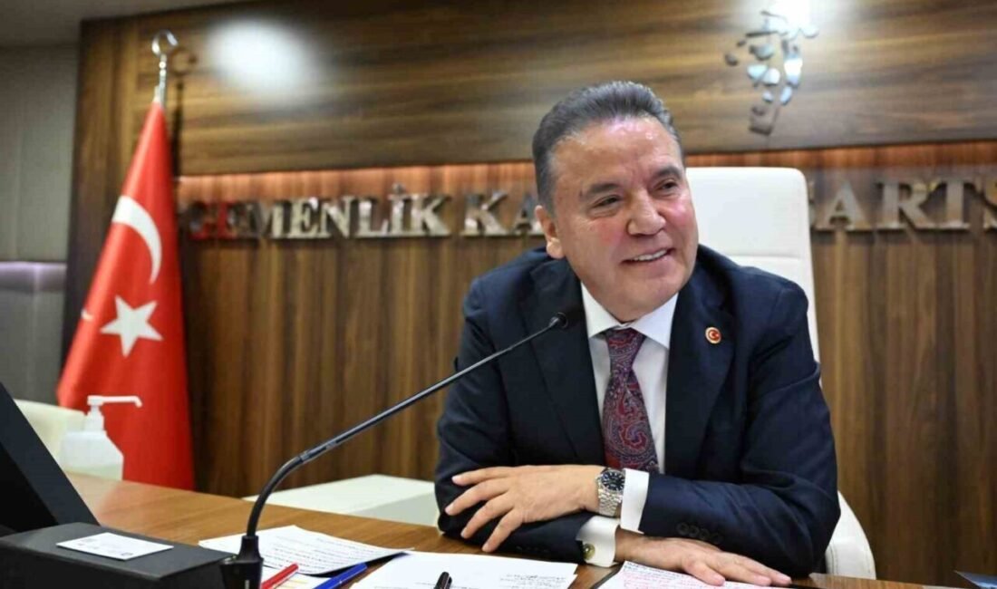 Antalya Büyükşehir Belediye Başkanı Muhittin Böcek, Akdeniz Üniversitesi Tıp Fakültesi