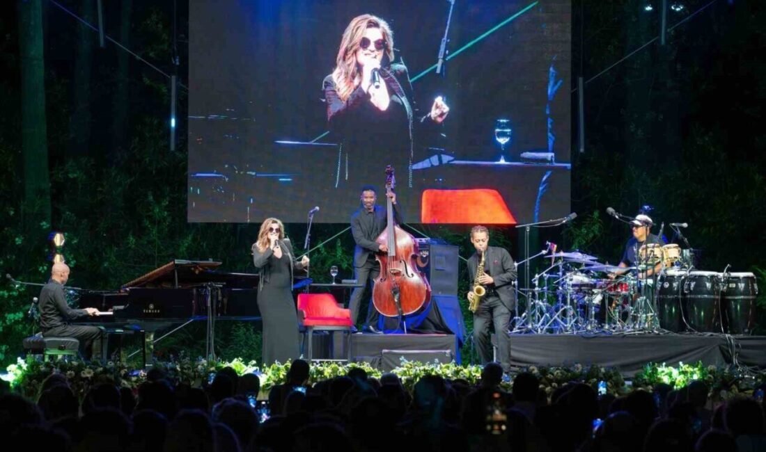 R&B, blues, pop ve cazı şiire dair bir duyarlıkla harmanlayan