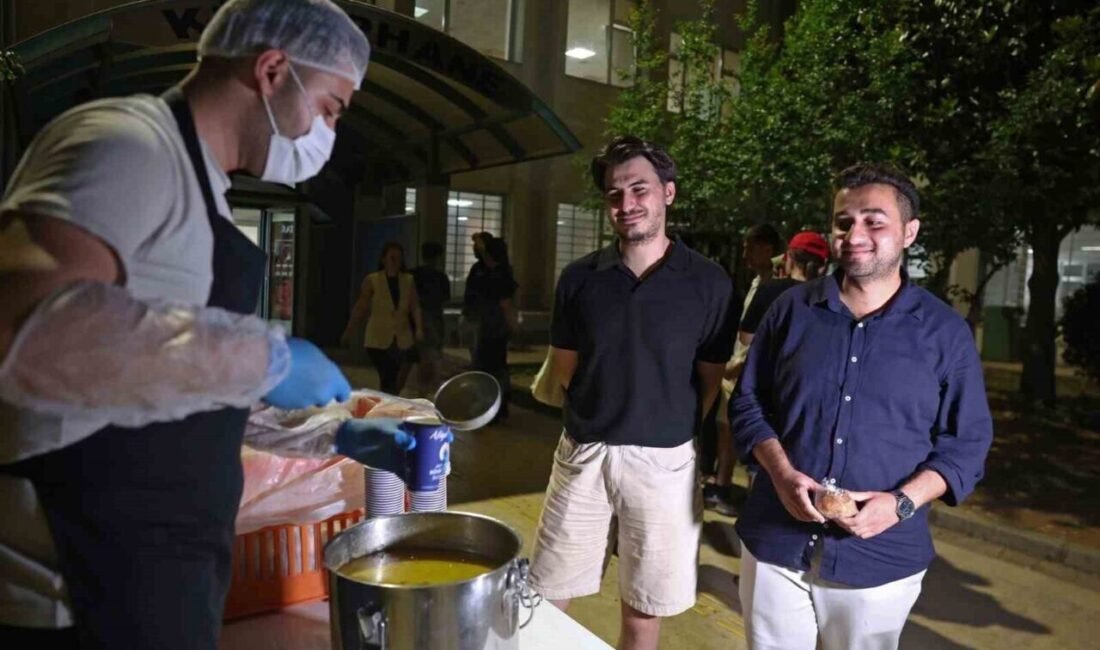 Antalya Büyükşehir Belediyesi, Akdeniz Üniversitesi öğrencilerine sınav haftasında sıcak çorba