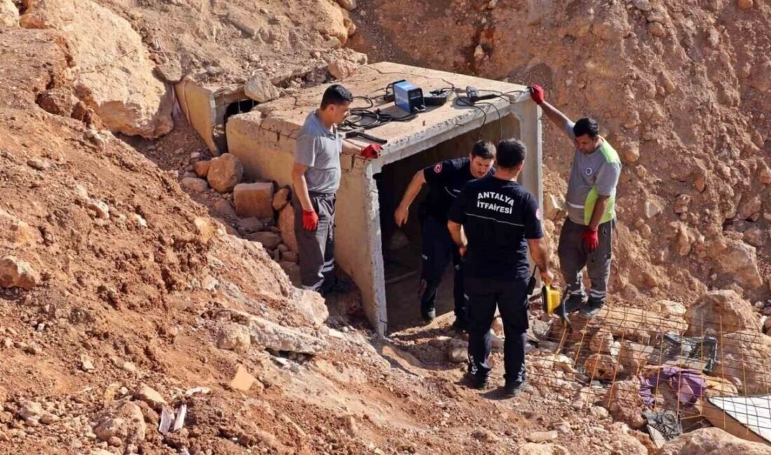 Antalya’da belediyenin drenaj çalışması yaptığı alandaki gider tünellerine giren 21