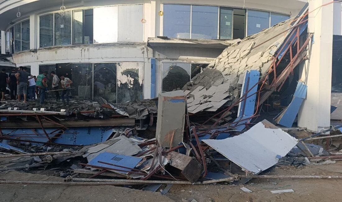 Antalya’nın Manavgat ilçesinde bir otelin inşaatında balkon göçtü. Yapılan arama