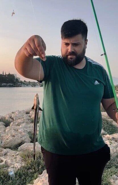 Antalya’nın Aksu ilçesi Kumköy mahallesinde oltaya takılan ve vantuz balığı