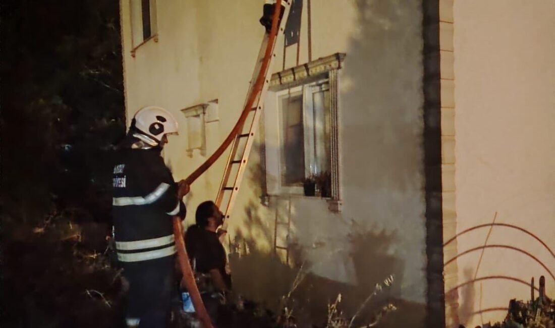 Hatay’da alevlere teslim olarak yanan 2 katlı müstakil evde hasar