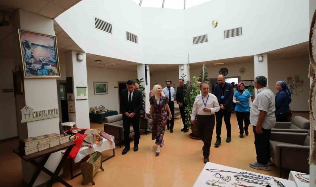 Akdeniz Üniversitesi Rektörü Prof. Dr. Özlenen Özkan, Psikiyatri Gündüz Hastanesi’ni