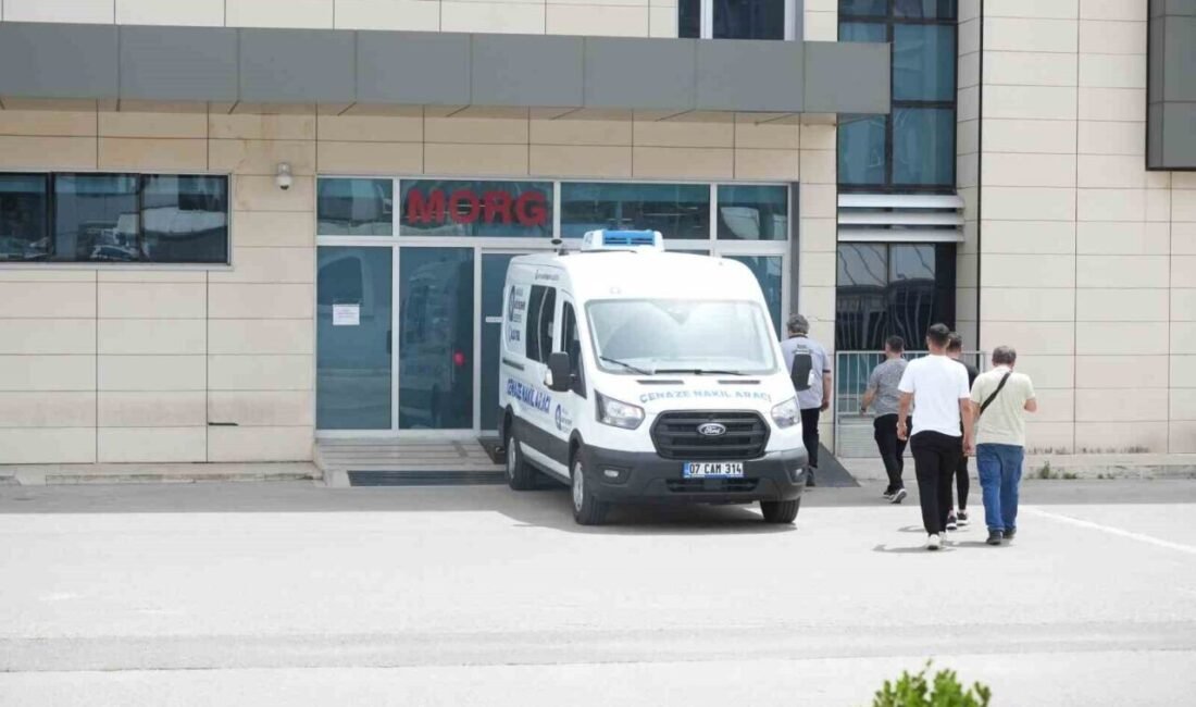 Antalya’da babası tarafından boş arazide defalarca bıçaklayarak öldürülen 25 yaşındaki