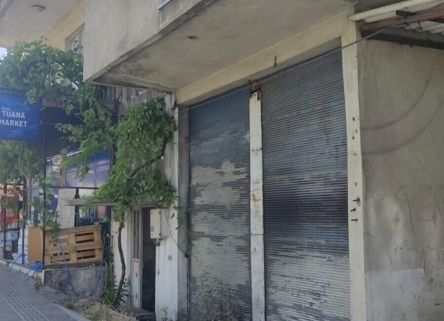 Antalya’nın Serik ilçesinde balkondan düşen 2 yaşındaki çocuk hayatını kaybetti.