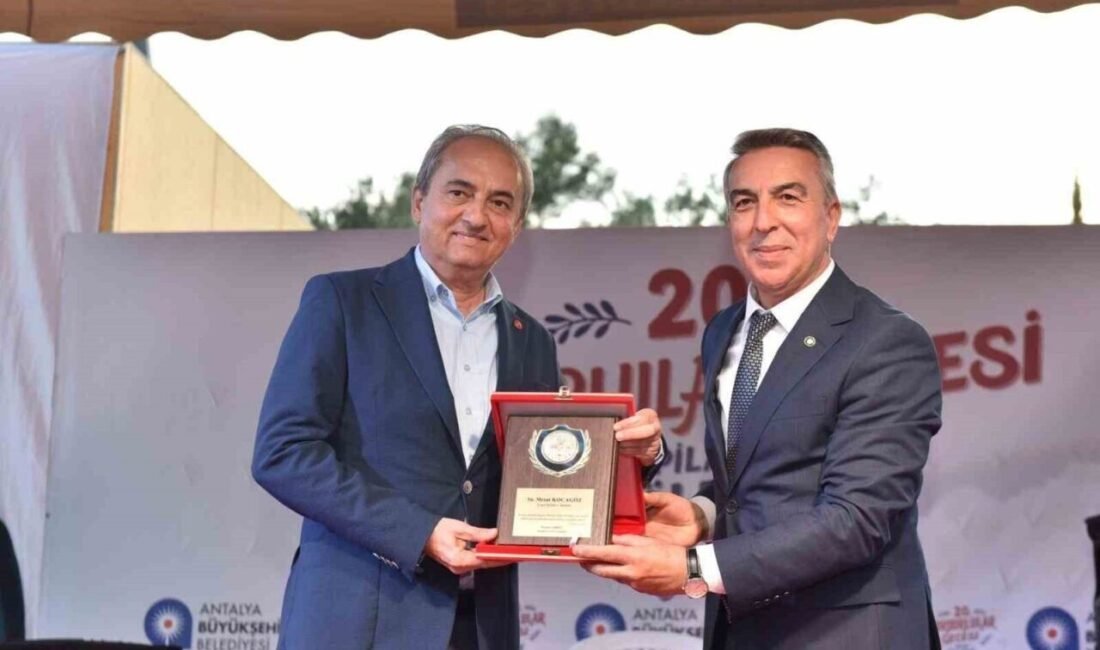 Kepez Belediye Başkanı Mesut Kocagöz, 20. Geleneksel Burdurlular Gecesi’ne katılarak