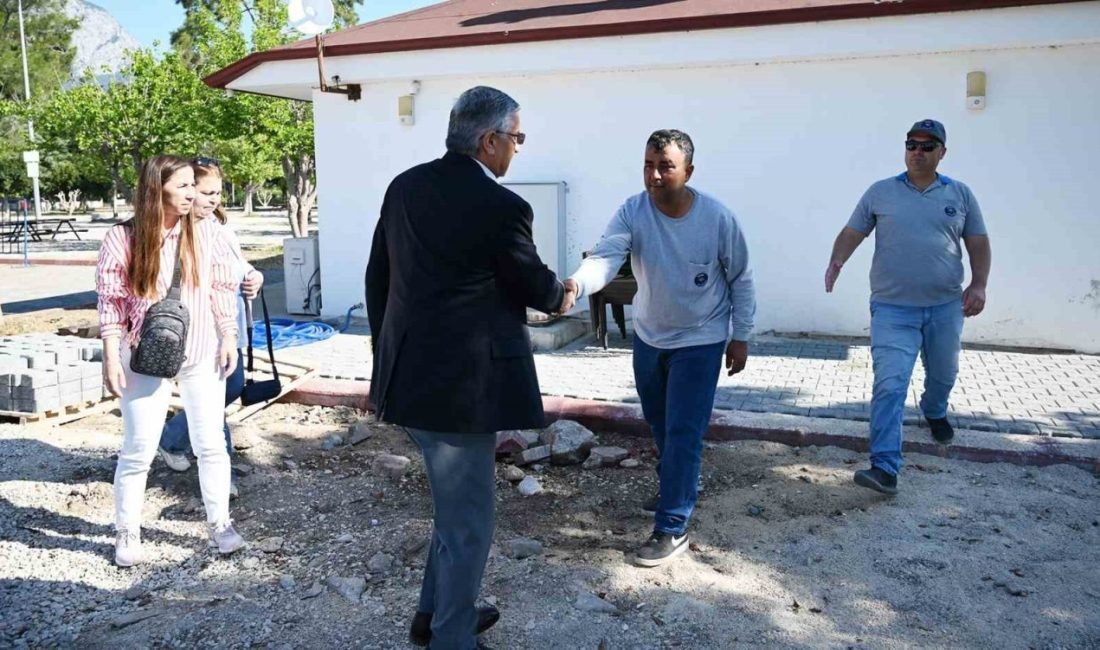 Kemer Belediye Başkanı Necati Topaloğlu, Kemer genelinde yapılan çalışmaları yerinde