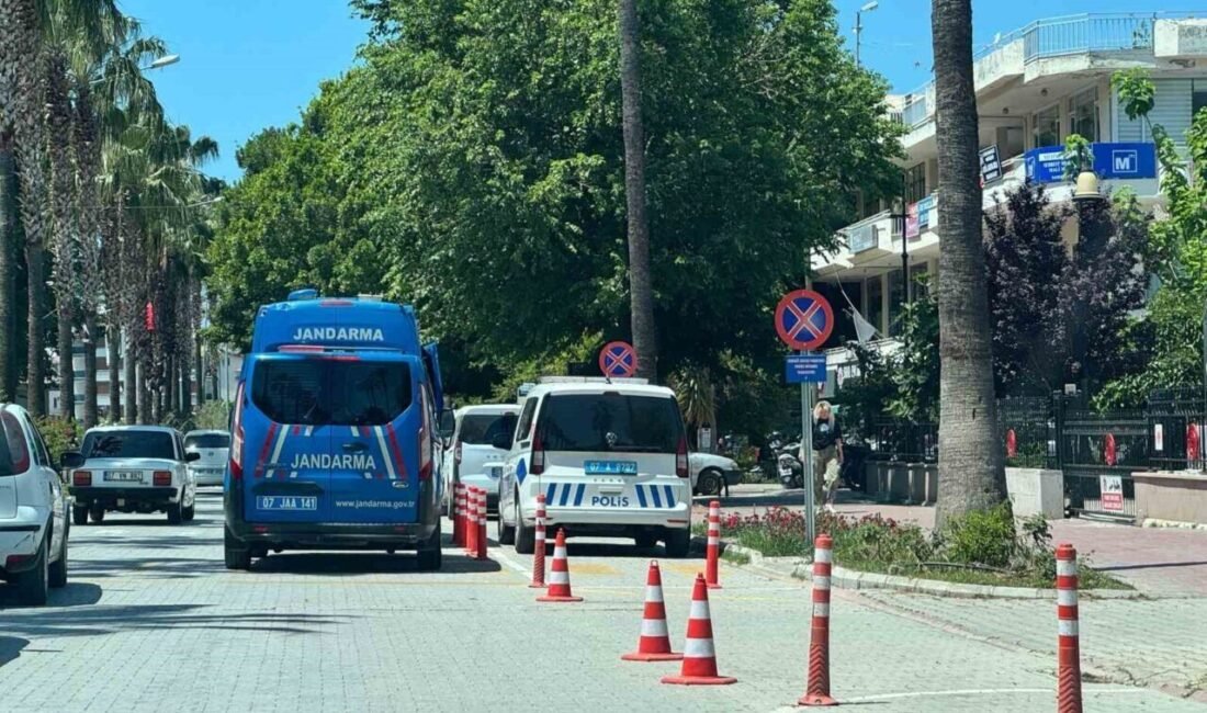 Antalya’nın Gazipaşa ilçesinde jandarma ekiplerince yapılan yol kontrolünde sahte kimlik