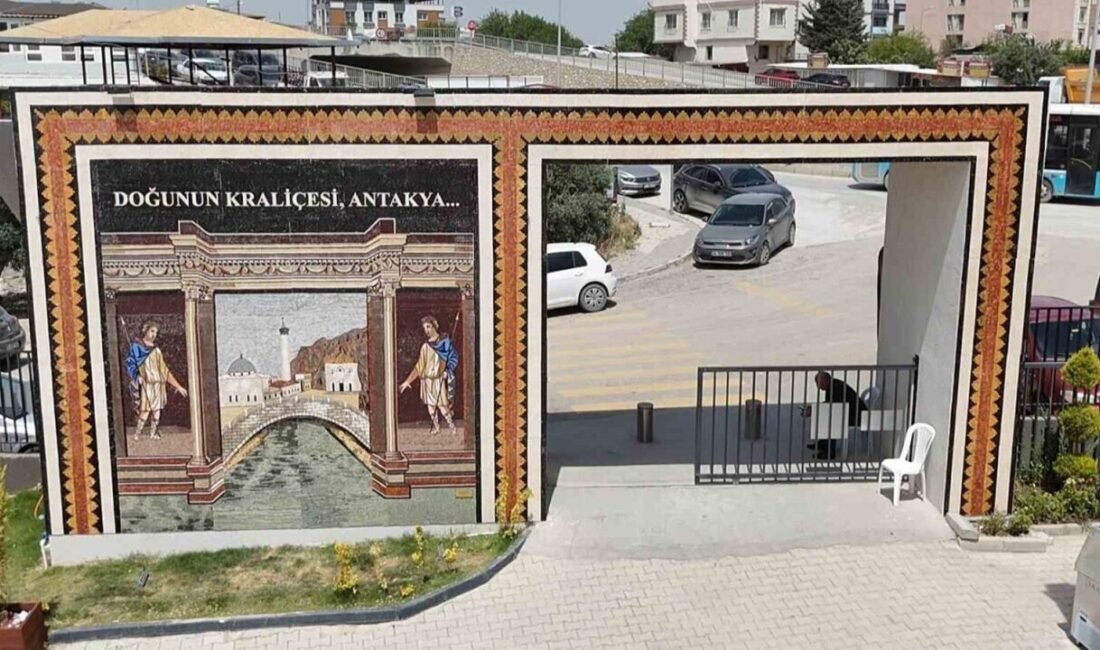 Hatay’da mozaik sanatçısı Serap Akgöl’ün 500 binden fazla taşı ilmik