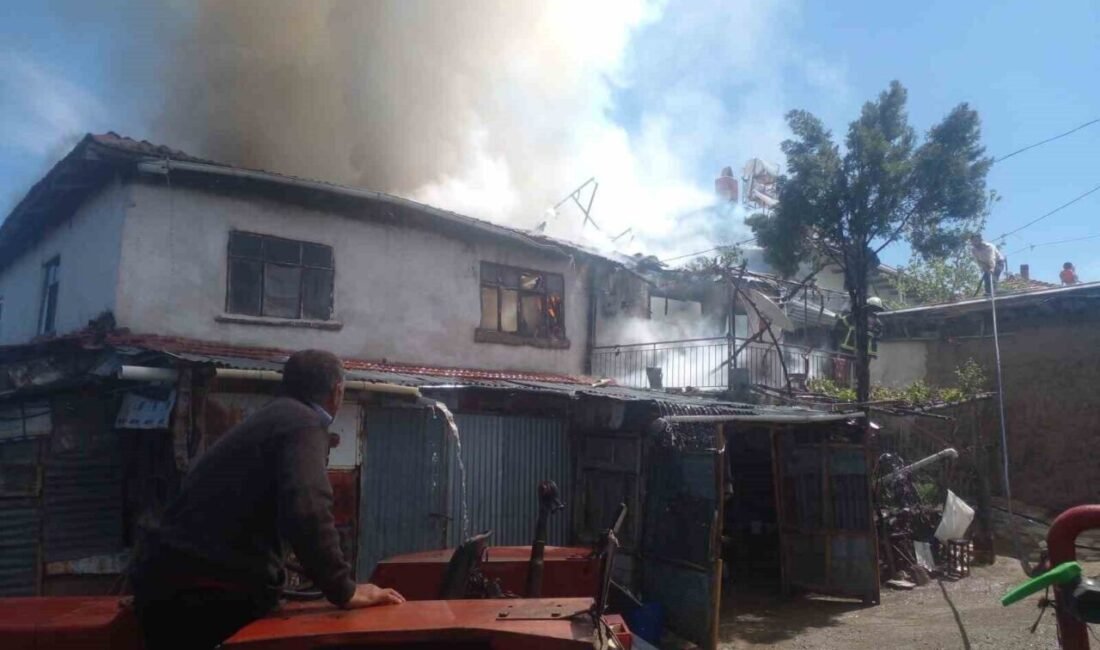 Burdur’un Yeşilova ilçesine bağlı Kavak köyünde bir evde çıkan yangın