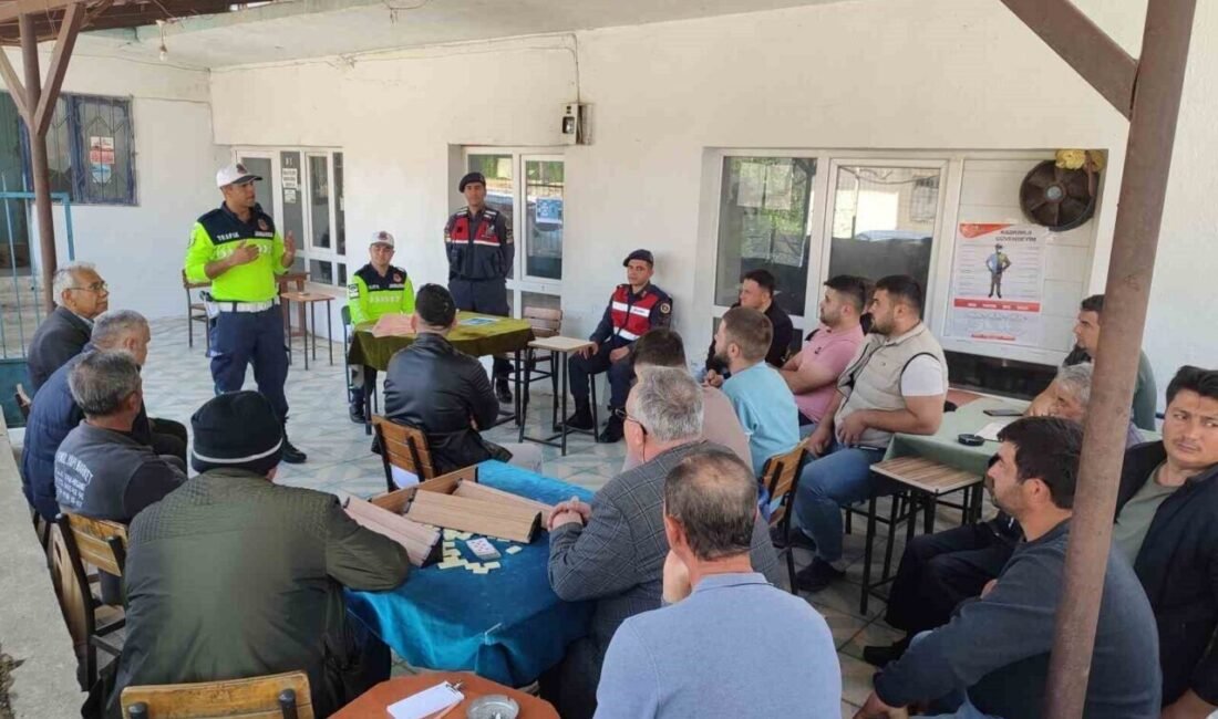 Burdur İl Jandarma Komutanlığı ekipleri, trafik kazalarının azaltılması ve vatandaşların