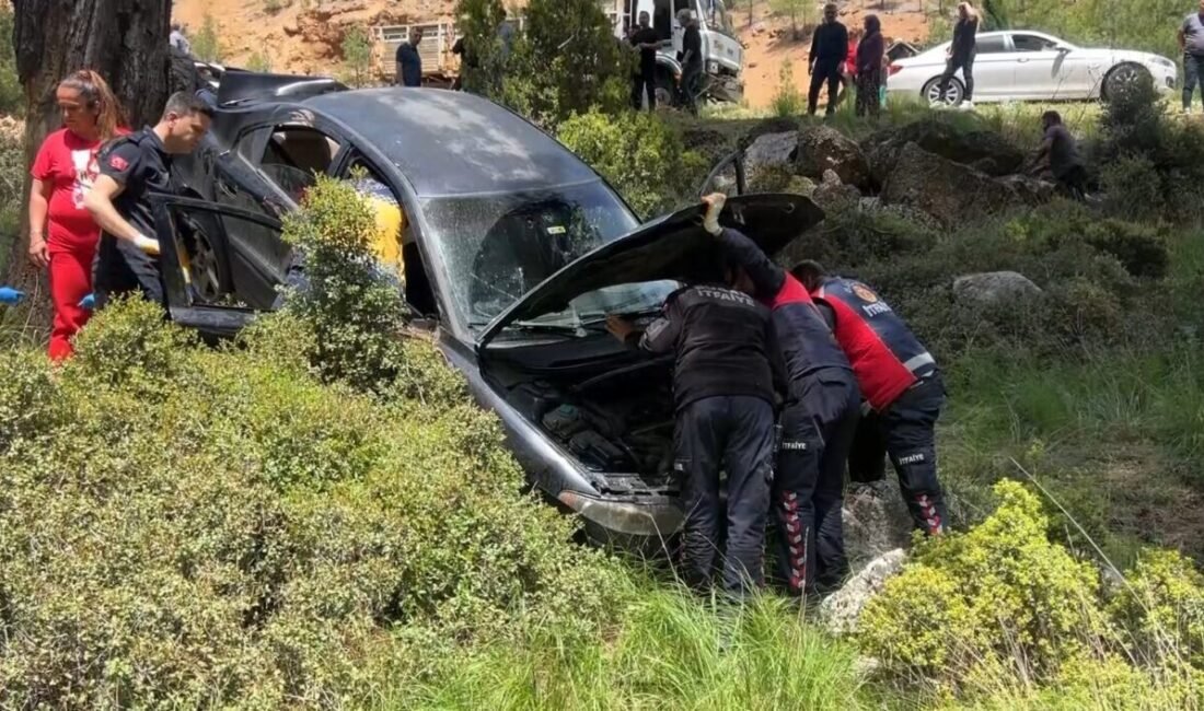Burdur’un Bucak ilçesinde kamyonet ile otomobilin çarpışması sonucu aynı aileden