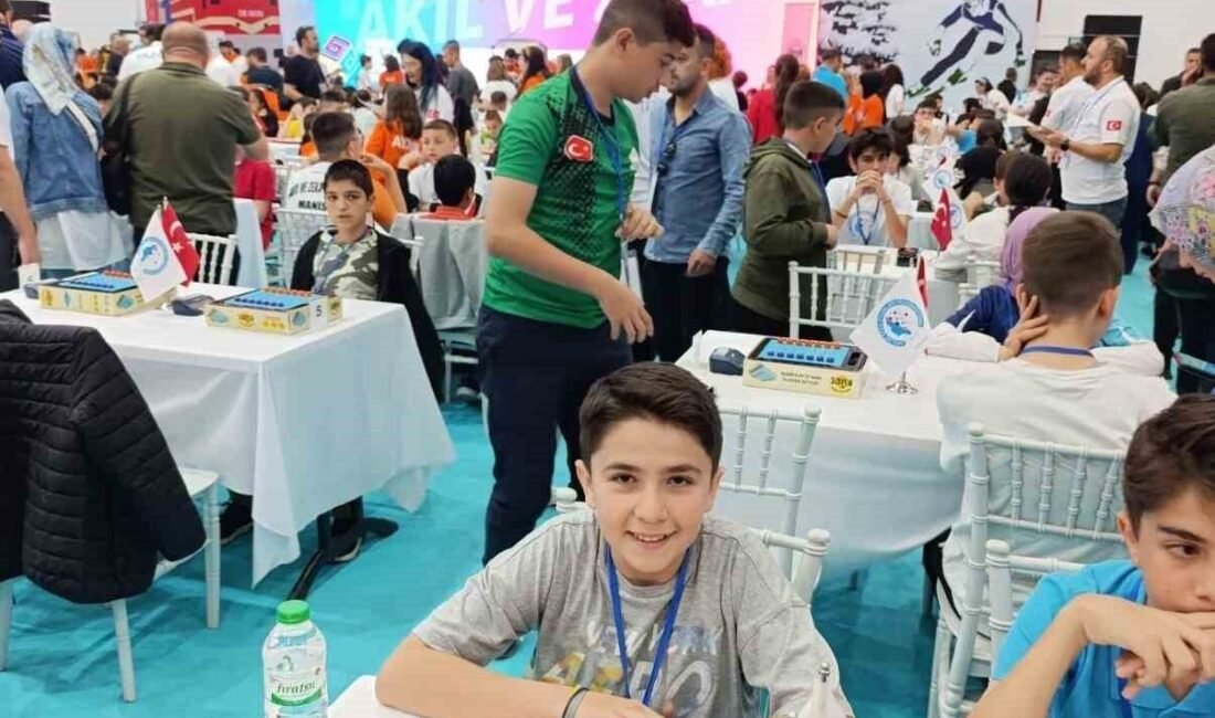 Burdur’un Gölhisar ilçesindeki Atatürk Ortaokulu öğrencisi Şeref Doruk, Kars’ta düzenlenen