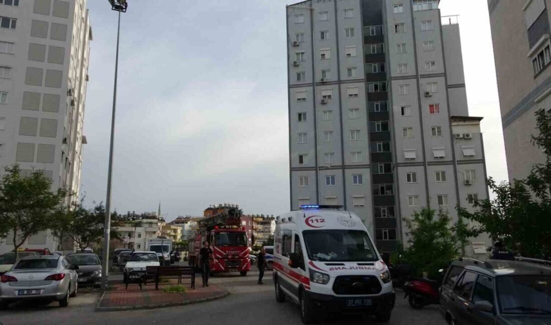Manavgat’ta yaşadığı sorunlar nedeniyle ikamet ettiği apartmanın çatısına çıkan kadın