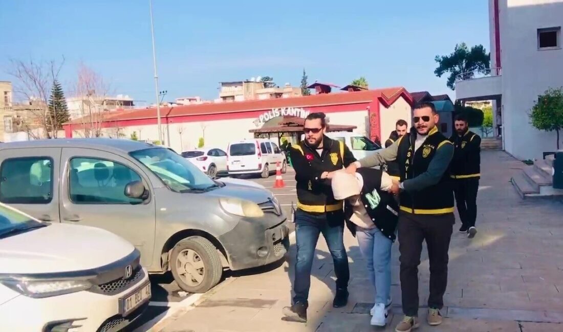 Adana’da husumetlilerini öldürmesi için tetikçi olarak yanına gönderdikleri kişiyi öldürmediği