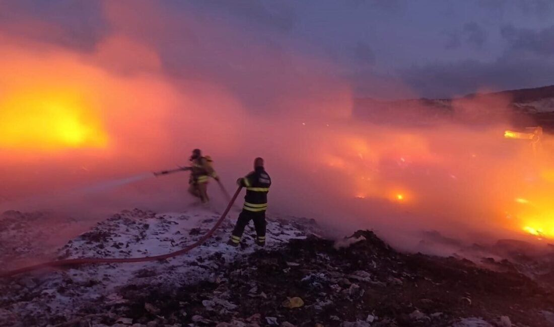 Hatay’da çöp toplama merkezi alevlere teslim oldu. Yangın, itfaiye ekipleri