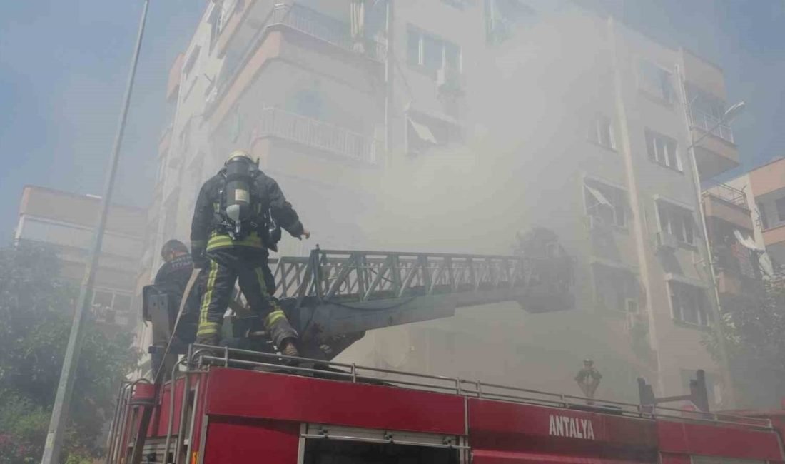 Antalya’da bir apartman dairesinde evde kimsenin olmadığı sırada çıkan yangın