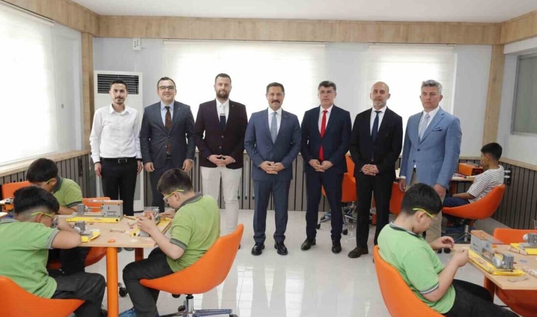 Hatay’da depremzede öğrencilerin teknolojik gelişimine destek sağlayacak olan olacak M2