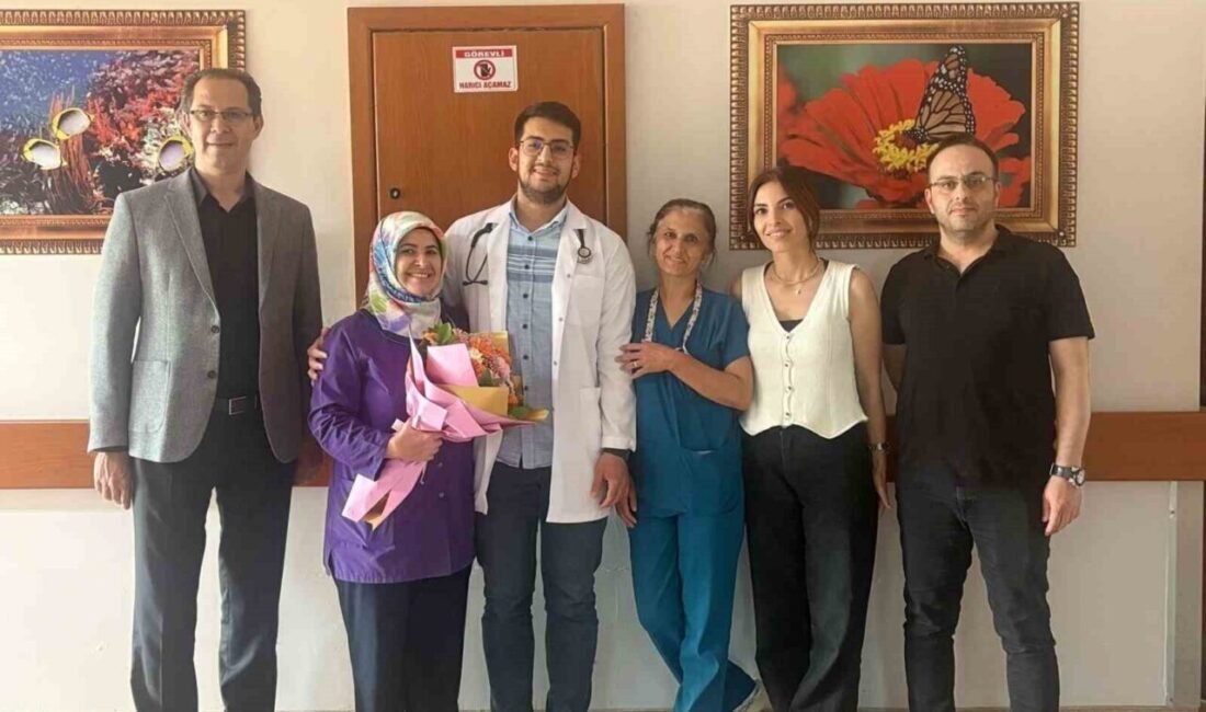 Mersin’in Silifke ilçesinde göreve geldiği hastanede doktor oğlunun ’Anneler Günü’