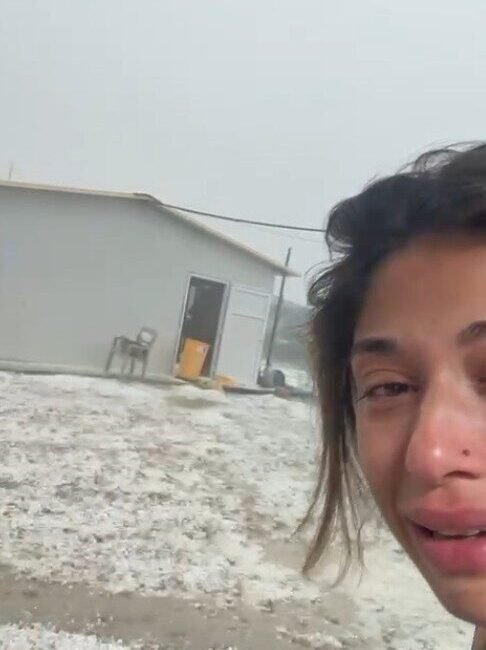 Antalya’nın Serik ilçesinde dün etkili olan dolu yağışında ürünleri zarar