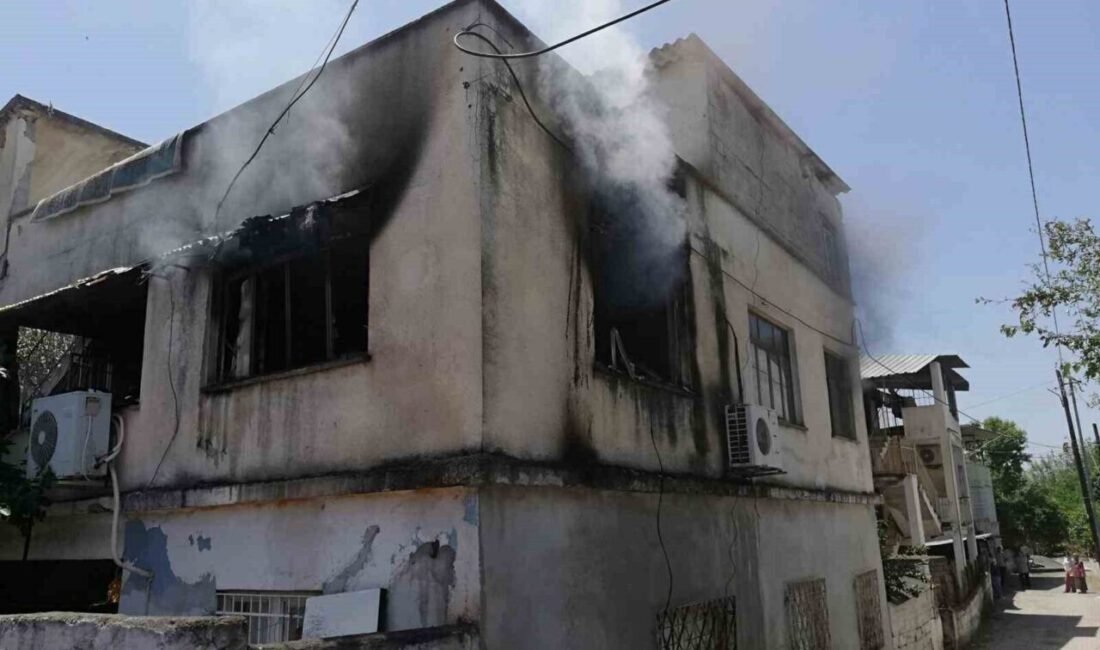 Hatay’da alevlere teslim olan ev yanarak zarar gördü. Yangın, Dörtyol